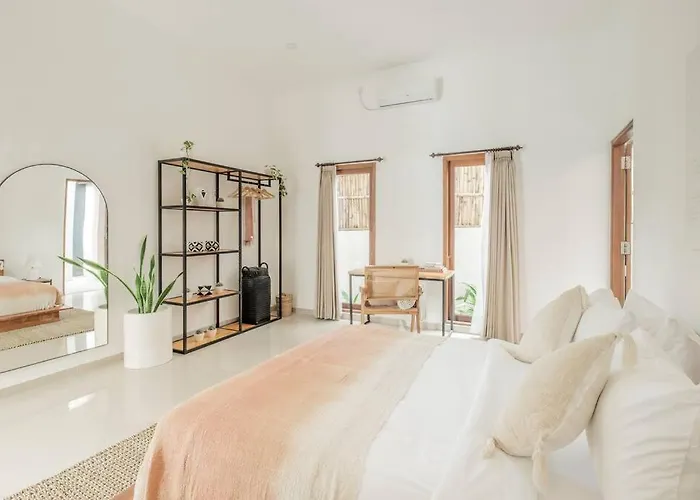 Amazing 3 Bdr In Ultimate Location Villa