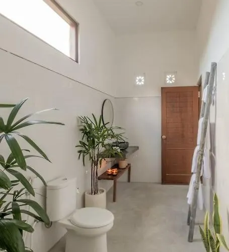 Amazing 3 Bdr In Ultimate Location Villa *
