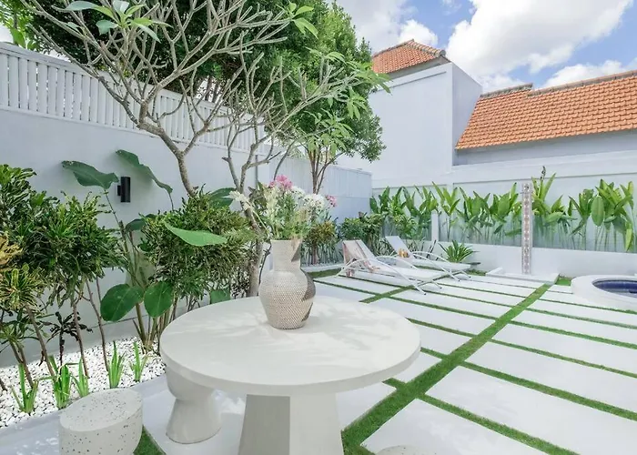 Amazing 3 Bdr In Ultimate Location *