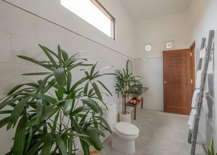 Amazing 3 Bdr In Ultimate Location Villa *